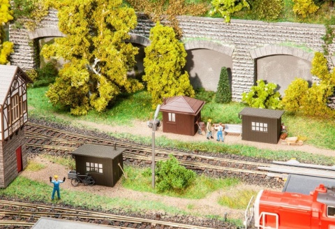 Engine driver waiting shelter, 2 linemen