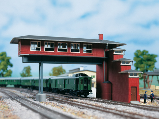 Saalfeld gantry signal box TT-Auhagen 13304