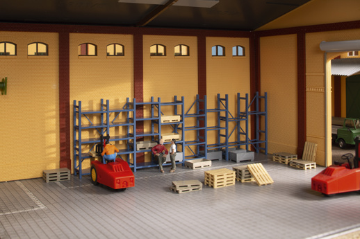 Heavy-duty shelving and pallets H0-Auhagen 41660